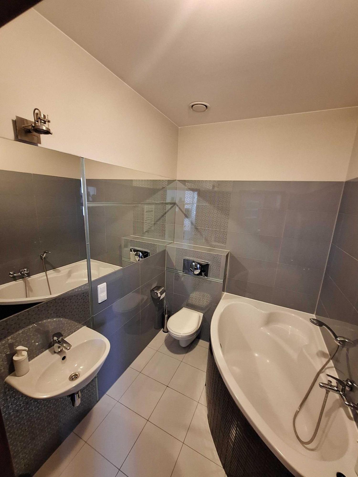 Adler Bed&Breakfast Apartamento Łódź Exterior foto