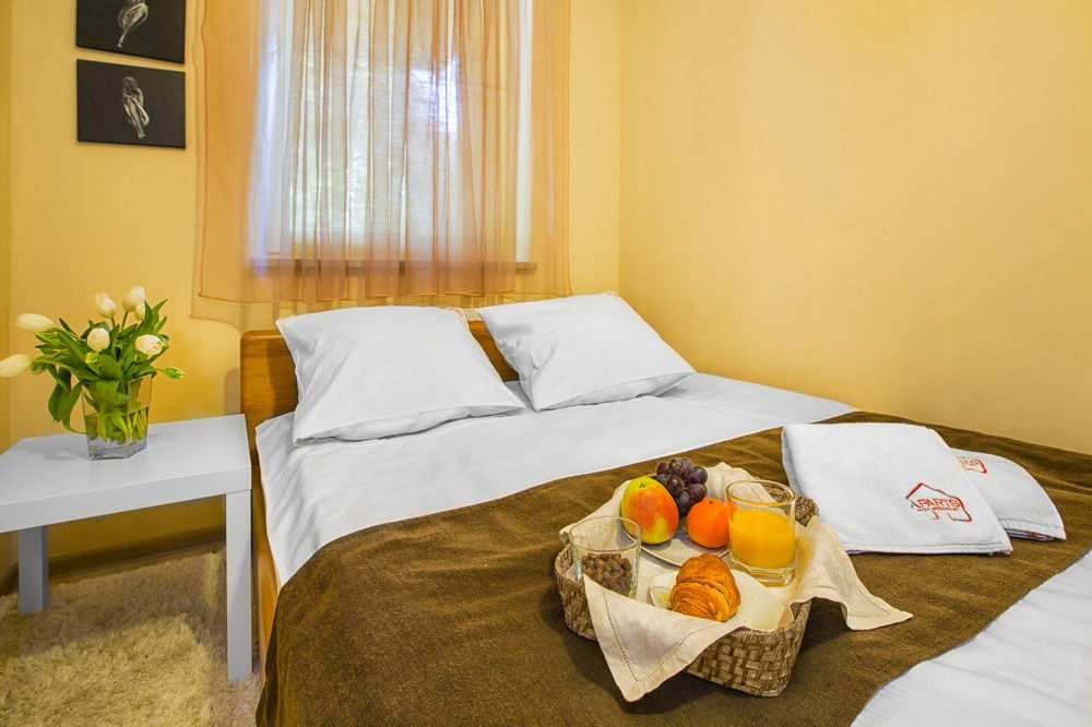 Adler Bed&Breakfast Apartamento Łódź Exterior foto
